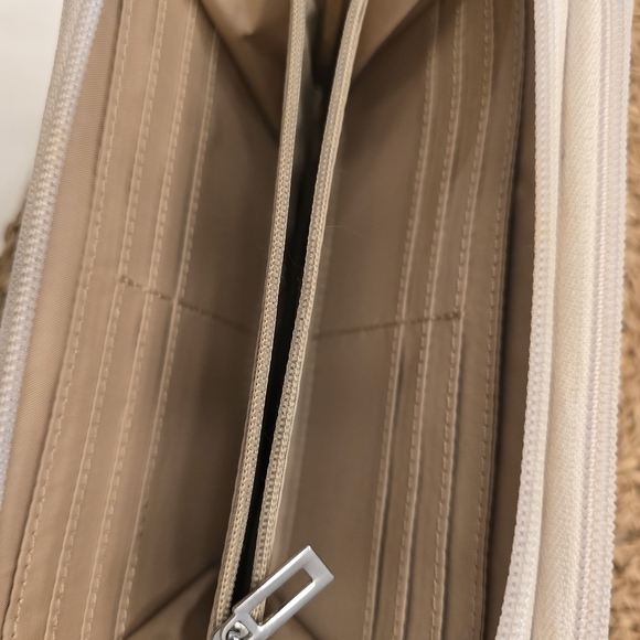 GUESS Women’s Taupe G Logo Faux Leather Wallet Zip Around Style - Picture 7 of 8